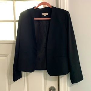 Worn once, womens size 6 blazer. Very cute with no collar.